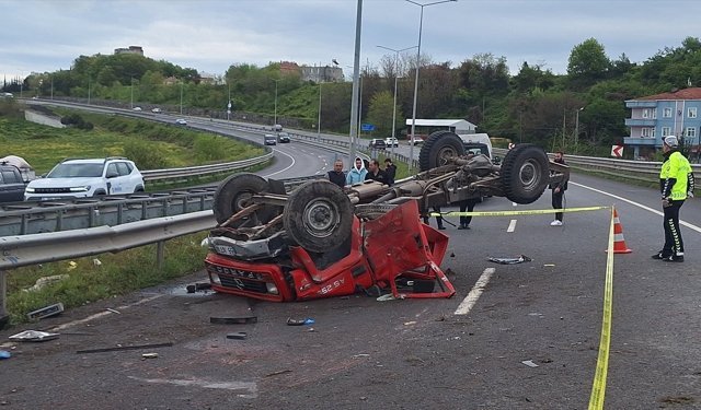 Samsun'da devrilen kamyonetin sürücüsü hayatını kaybetti