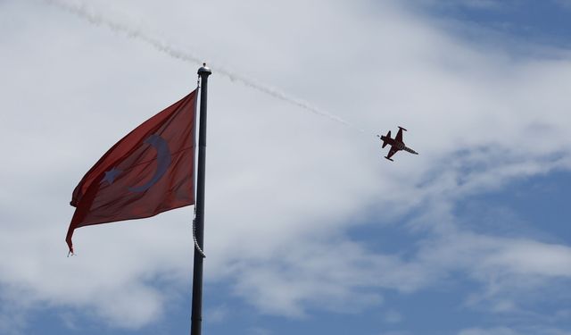 Türk Yıldızları Samsun'da prova uçuşu yaptı