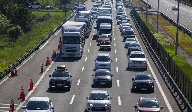 Yollardaki bayram dönüşü yoğunluğu sürüyor