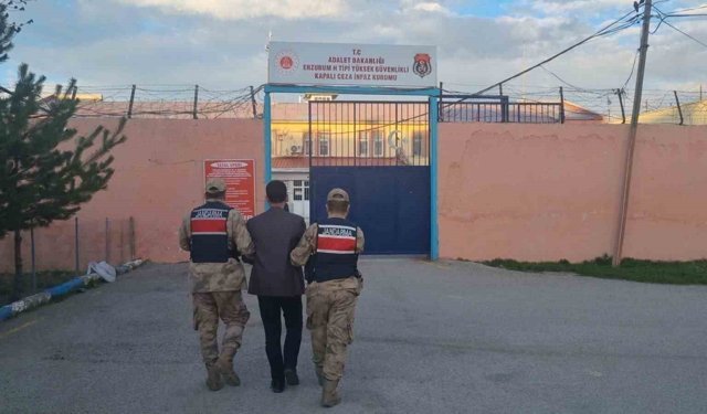 Aranan şahıslar Jandarmadan kaçamadı