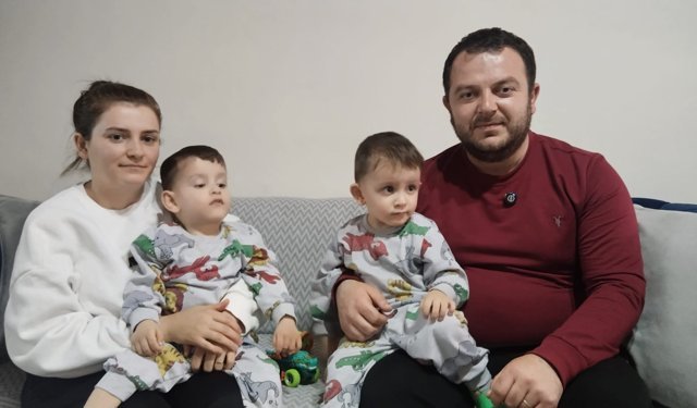 “İkizlerden Biri Koşuyor, Diğeri İzliyor”