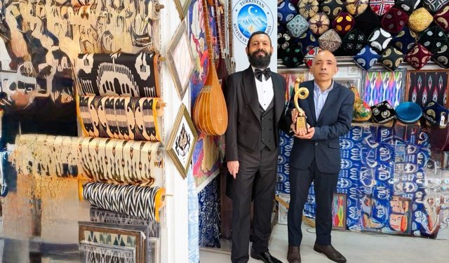 Akif Manaf “Birlik ve Barış Ödülü” ile Onurlandırıldı