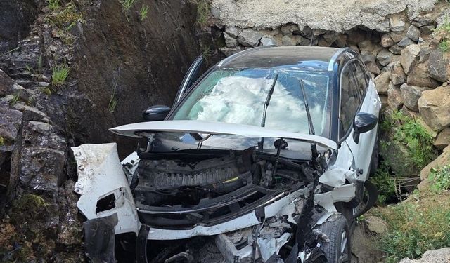 Giresun'da kanala düşen otomobildeki 1 kişi öldü, 4 kişi yaralandı