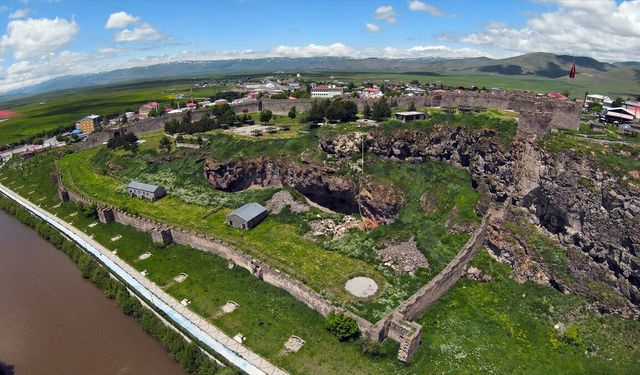 Kanuni Sultan Süleyman'ın mirası Ardahan Kalesi doğaseverleri bekliyor