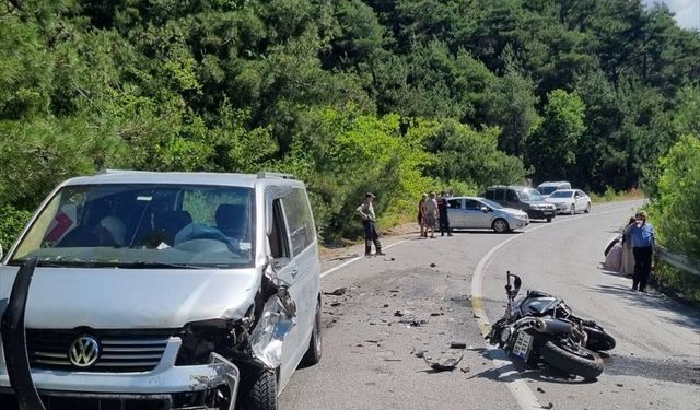 Samsun'da minibüsle çarpışan motosikletin sürücüsü hayatını kaybetti