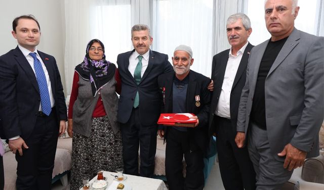 Vali Ergün, Yusufeli'nde Şehit Aileleri ve Kıbrıs Gazisini Ziyaret Etti