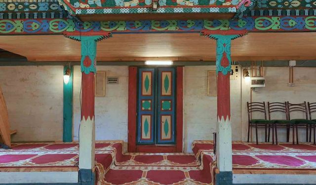 175 Yıllık Ahşap Cami Babadan Oğula Korunuyor