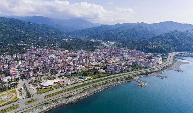 Arhavi’de 16 Yaşındaki İki Genç Darp Edildi