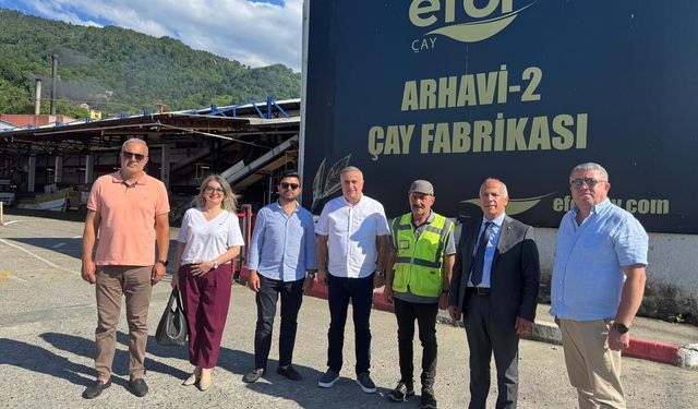Artvin Ticaret Borsası Heyeti, çay fabrikasını inceledi