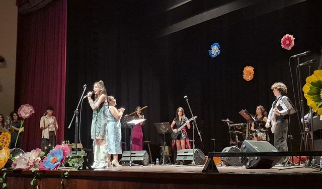 Artvin Fen Lisesi'nde Büyük Konser: Baharın Coşkusu 90'ların Ruhuyla Buluştu!