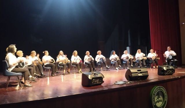 Türkülerle Duygulandırdılar, Ritimlerle Coşturdular