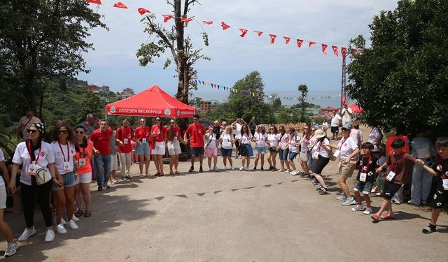Rize'de 'Ülkeler Arası Tahta Araba Yarışması' yapıldı