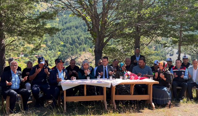 Şehit Ayhan Çayır Tosya'da kabri başında anıldı