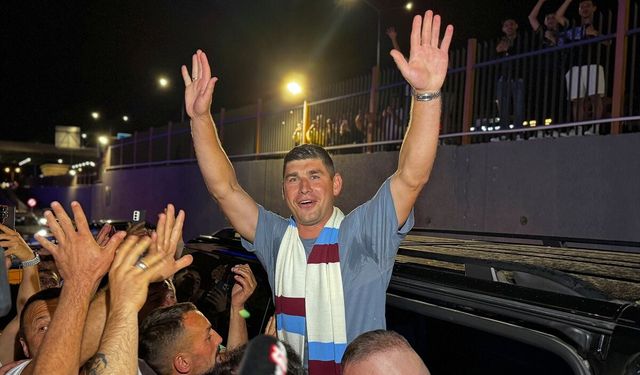 Trabzonspor'un transferleri Malinovskyi ve Saviolo, Trabzon'a geldi