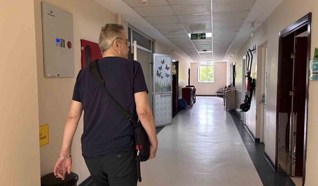 Başhekim yüzde 1 umutla hayata tutundu: Çantasındaki yapay kalple mesaisine başladı