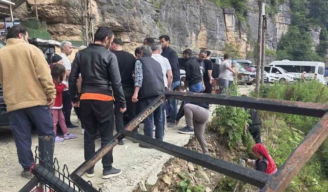 Trabzon Çal Mağarası önündeki korkuluklar kırıldı, 2 turist yamaçtan düşerek yaralandı