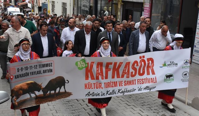 Kafkasör Coşkusu Şehri Sardı: 45. Festival Kortejle Başladı