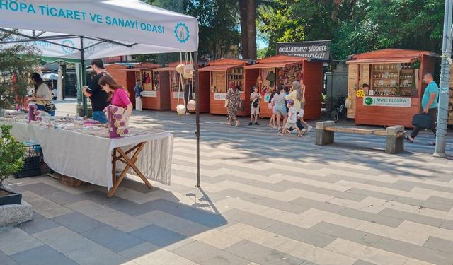 Hopa TSO Ekonomi Sokağı hizmete açıldı: Kadın emeği ve yerel üretim vitrine çıktı