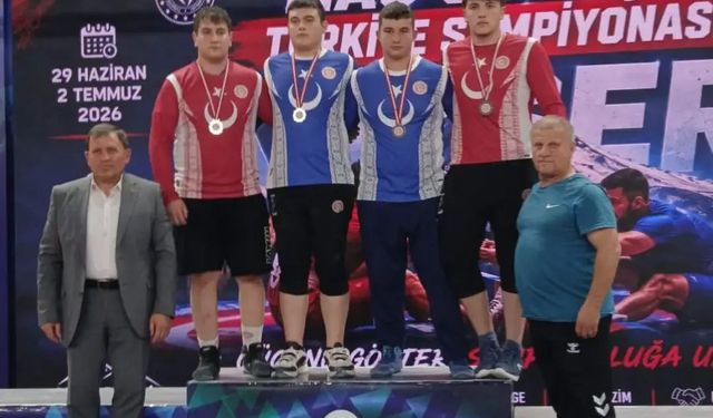 Artvinli Sporcular Kürsüde