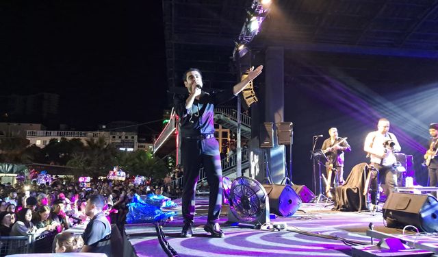 22. Hopa Kültür Sanat ve Deniz Festivali’nde Selçuk Balcı Coşkusu