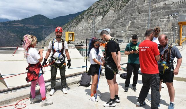 Türkiye'nin En Yüksek İkinci Barajı Deriner'de Adrenalin Zirvede