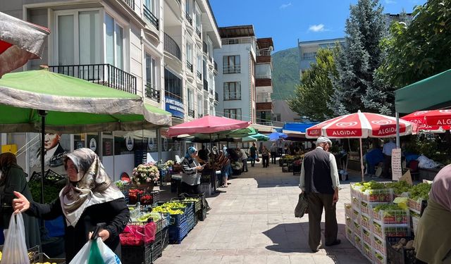 Artvin Pazarında Fiyatlar Alım Gücünü Düşürdü: Artık Gramla Ve Adetle Alınıyor