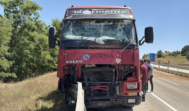 Kastamonu'da tırla çarpışan traktörün sürücüsü hayatını kaybetti