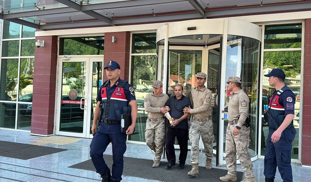 Komşusunun evini ateşe verip tabancayla 1 kişiyi öldüren 4 kişiyi de yaralayan zanlı tutuklandı