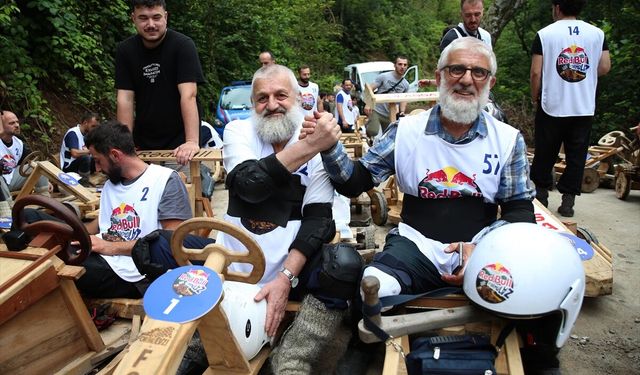 Rize'de '16. Geleneksel Red Bull Formulaz Tahta Araba Yarışları' düzenlendi