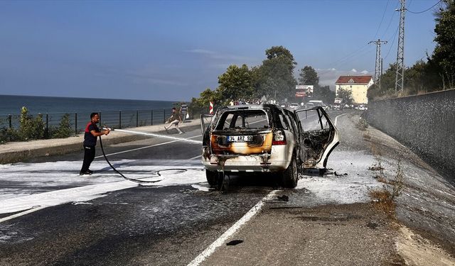 Sinop'ta seyir halindeyken yanan cip kullanılamaz hale geldi