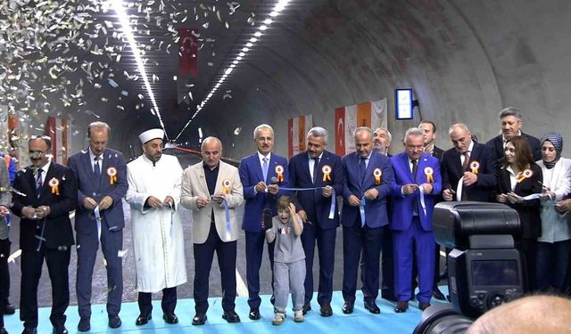Abdulkadir Uraloğlu: 'Çamlıhemşin tüneli ve Ayder yoluyla yıllık 772 milyon lira tasarruf sağlayacağız'