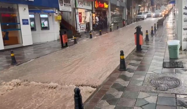 Artvin'de sağanak heyelan ve sele neden oldu