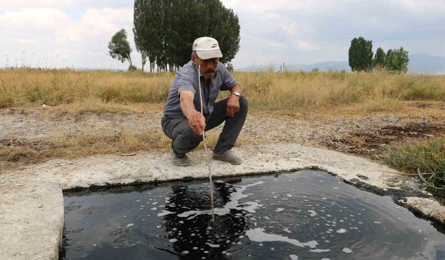 Erzurum'da kuyudan çıkan suyun köpükleri alev alıyor, elleri yumuşatıyor