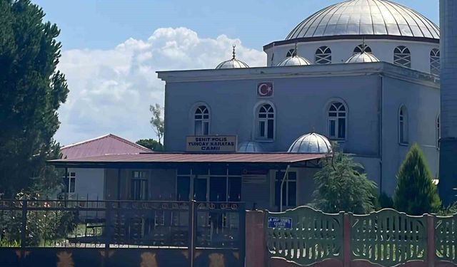 Hırsızlar camiden bağış kutusunu çaldı
