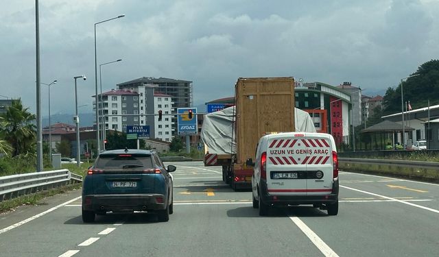 Karadeniz Sahil Yolu’nda Dev Araçlar: Trafikte Geçit Vermiyor!
