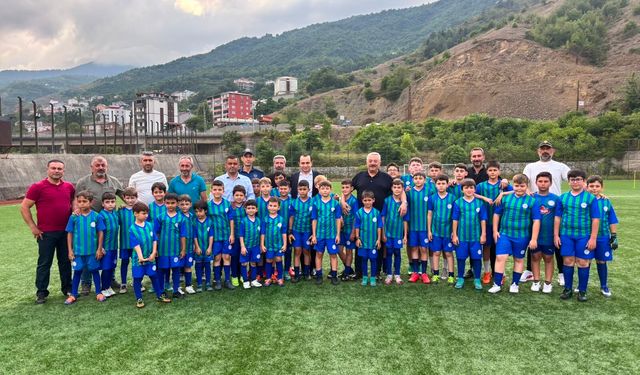 Murgul'da Çaykur Rizespor Futbol Okulu Açıldı