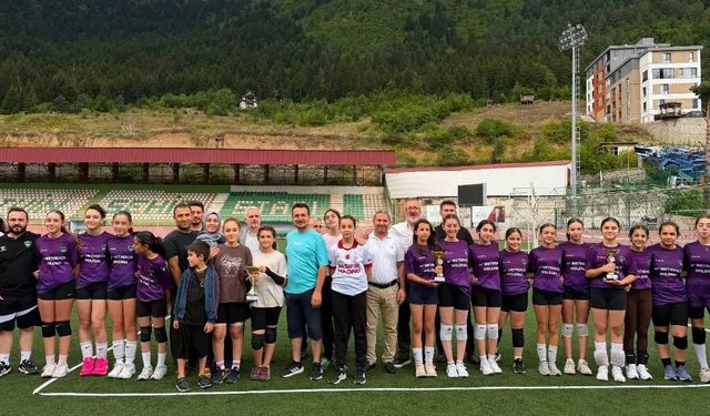 30 Ağustos Zafer Bayramı Çim Voleybolu Turnuvası Tamamlandı