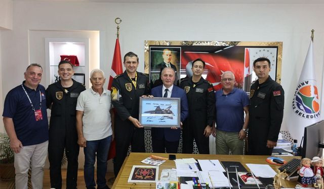 SoloTürk Ekibinden Başkan Ataselim’e Ziyaret