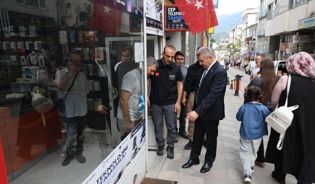 Yağıştan Etkilenen Esnafı Ziyaret Etti