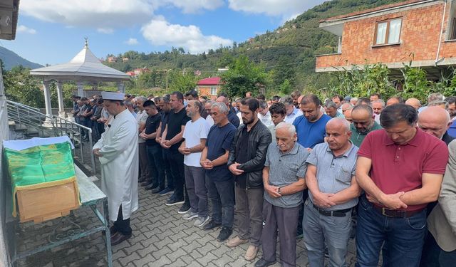Giresun'da menfezdeki suya düşerek boğulan çocuğun cenazesi defnedildi