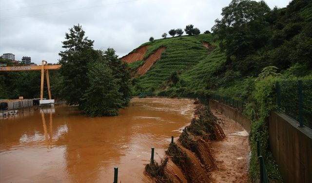 Rize'de sağanak etkili oldu