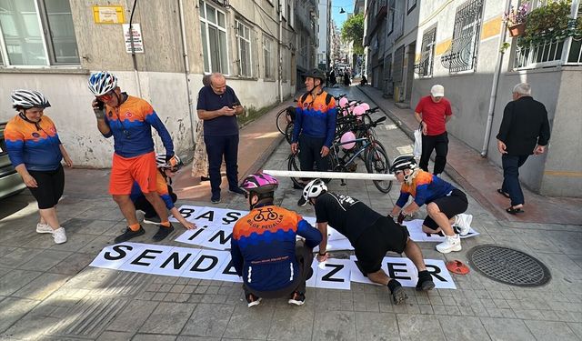Samsun'da bisikletçilerden tedavi gören arkadaşlarına moral ziyareti