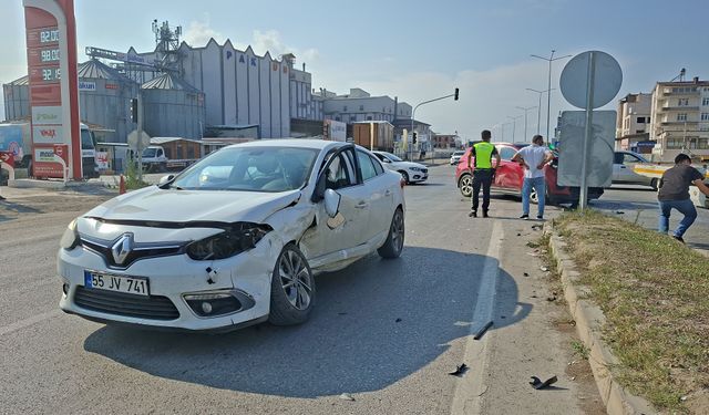Samsun'da iki aracın çarpıştığı kazada 3 kişi yaralandı