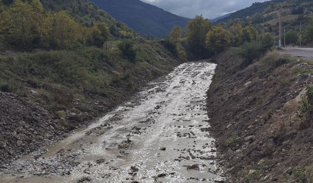 Samsun'da taşkın riskini azaltmak için dere yatakları temizleniyor