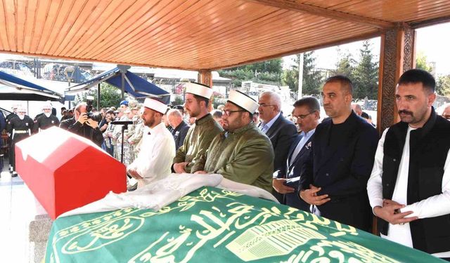 Erzurum'da çifte acı: Genç akademisyen ve kahraman gazi son yolculuğuna uğurlandı