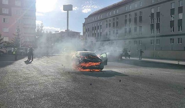 Erzurum'da korkutan araç yangını: Art arda patlamalar yaşandı