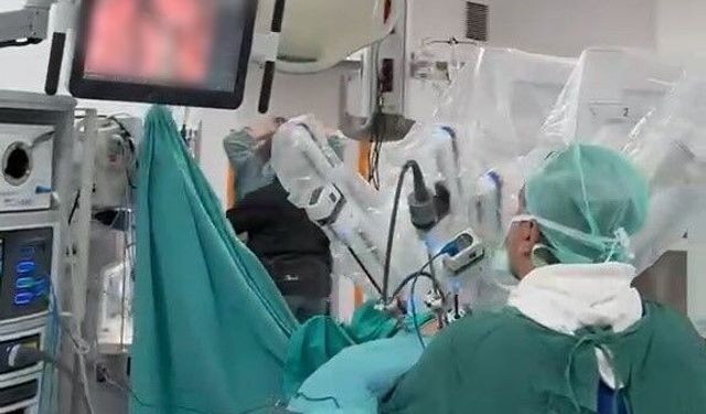 Karadeniz'de ilk: Robot yardımlı akciğer kanseri ameliyatı gerçekleştirildi