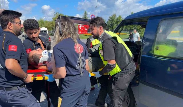 Panelvan minibüs SUV araca çarptı: 1 yaralı