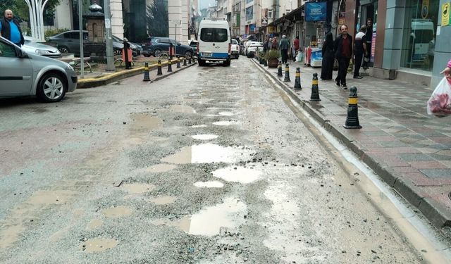 Cumhuriyet Caddesi Araç Trafiğine Kapatılıyor!