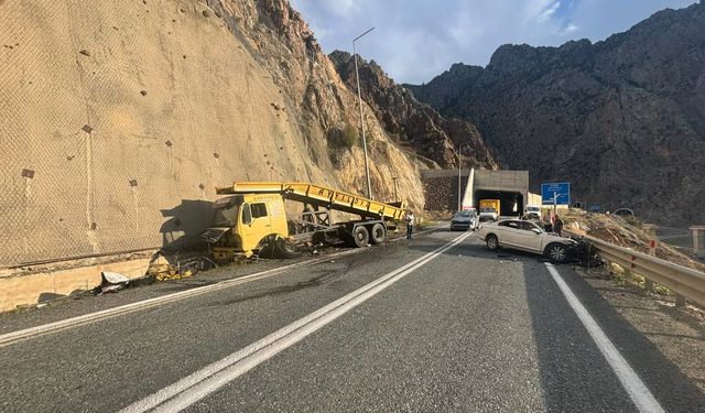 Artvin-Yusufeli Yolunda Trafik Kazası: 1 Kişi Hayatını Kaybetti